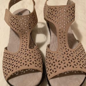 JBU CHLOE SLINGBACK MEMORY FOAM WEDGE SANDAL NWOT
